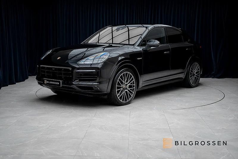 Svart Begagnad 2022 Porsche Cayenne Platinum Edition SUV | 919 900 kr (Dyr) - Bild 1/4