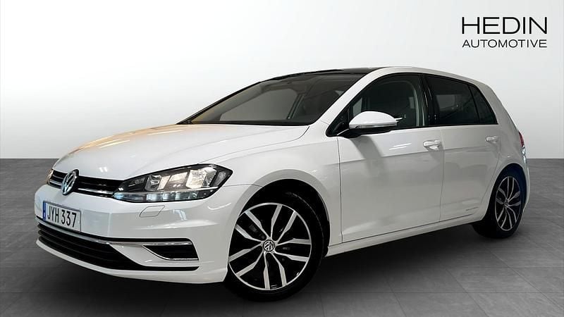 Vit (white) Begagnad 2017 VW Golf VII Kombi | 114 900 kr (Marknadspris) - Bild 1/4