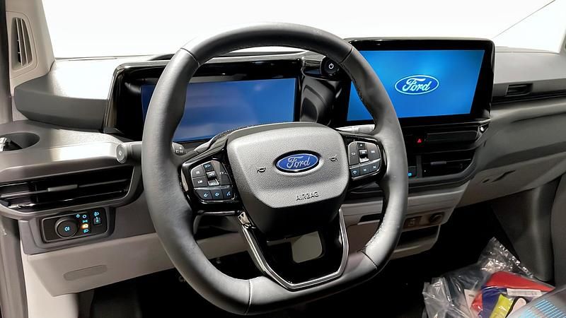 Begagnad Ford E-Transit 2026 Svart Van