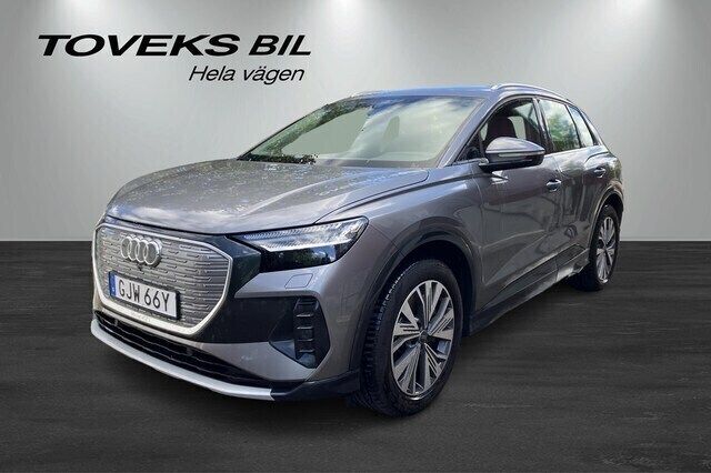 Tyfongrå metallic Begagnad 2023 Audi Q4 e-tron Advanced SUV | 399 900 kr (Bra pris) - Bild 1/4