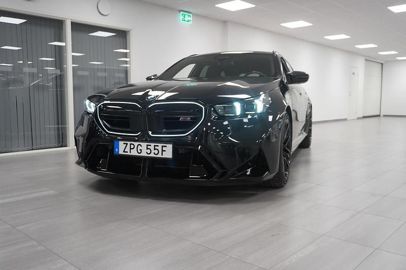 Begagnad BMW M5 Comfort Edition 585 HK (430 kW) 2025 Svart Kombi