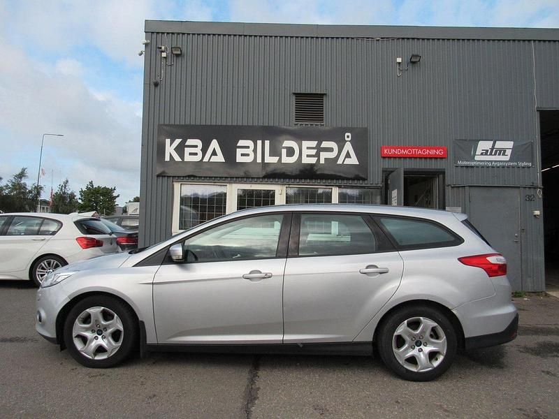Grå Begagnad 2012 Ford Focus Trend Kombi | 34 900 kr (Marknadspris) - Bild 1/4