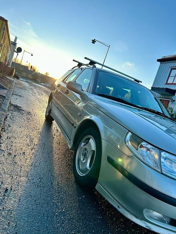 Begagnad Saab 9-5 180 HK (132 kW) 2005 Ljusgrå metallic Kombi