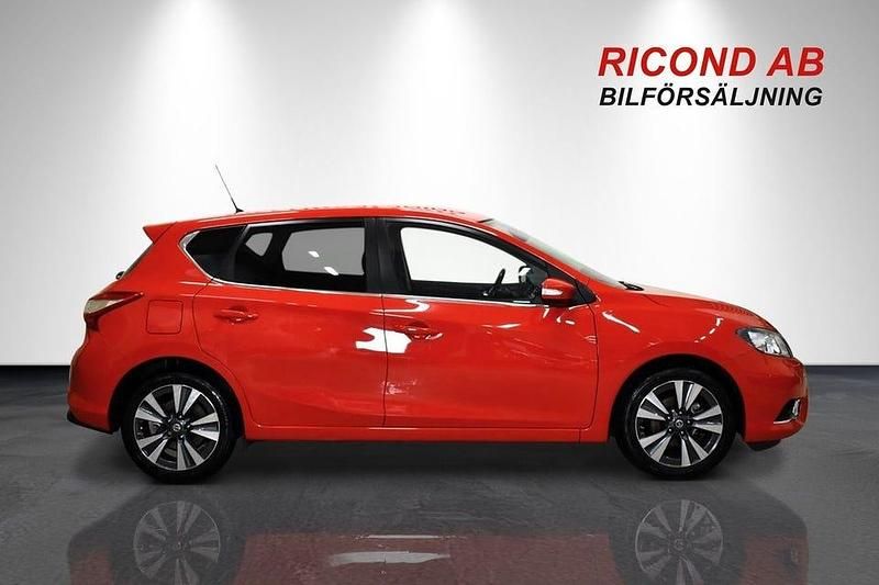 Begagnad Nissan Pulsar 116 HK (85 kW) 2016 Röd Halvkombi