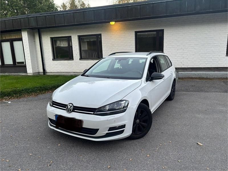 Vit Begagnad 2014 VW Golf VII Kombi | 74 900 kr (Bra pris) - Bild 1/4