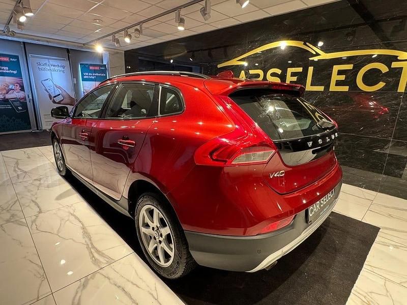 Begagnad Volvo V40 CC Summum 150 HK (110 kW) 2014 Röd Kombi