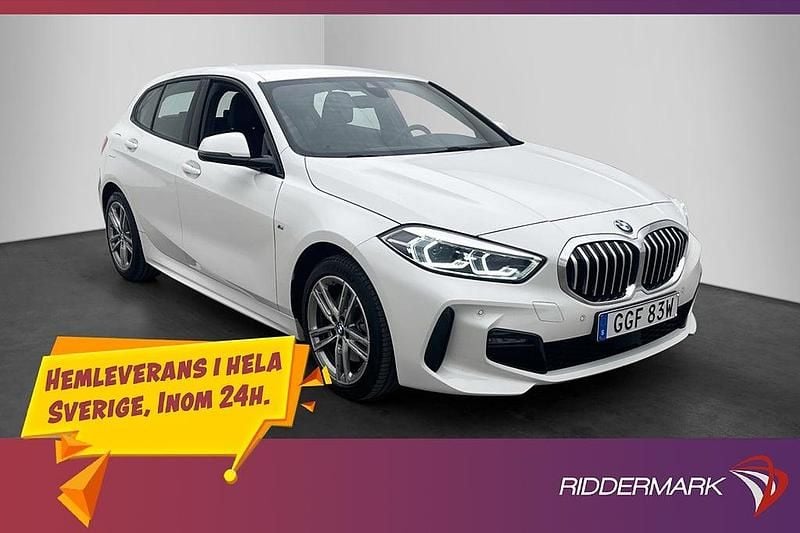 Vit Begagnad 2024 BMW 118 M Sport Halvkombi | 329 900 kr (Dyr) - Bild 1/3