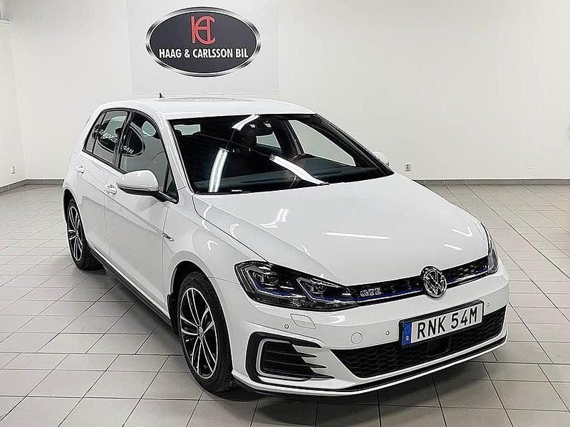 Begagnad VW Golf VII GTE 150 HK (110 kW) 2020 Vit Kombi