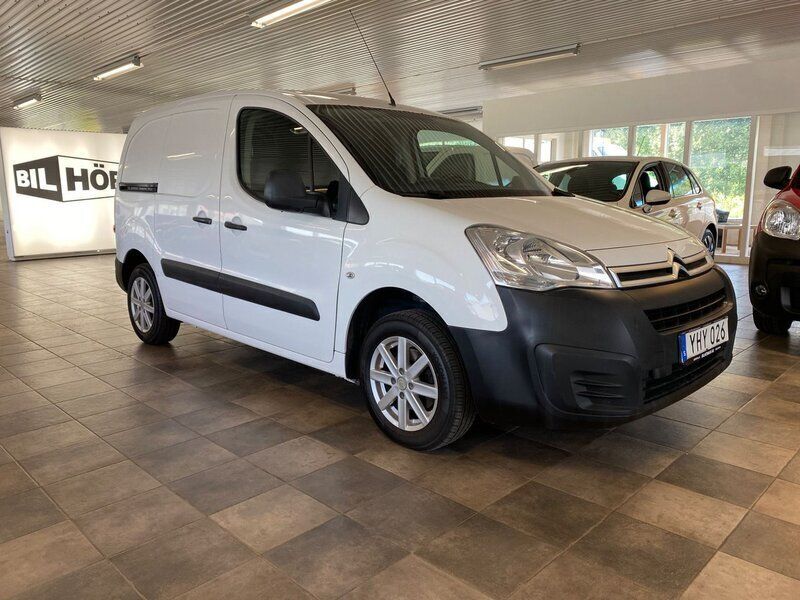 Vit Begagnad 2017 Citroën Berlingo Minibuss | 69 000 kr (Lite dyr) - Bild 1/4