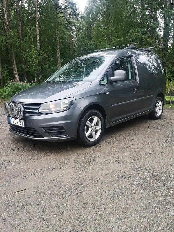 Grå Begagnad 2016 VW Caddy Minibuss | 105 000 kr (Marknadspris) - Bild 1/4