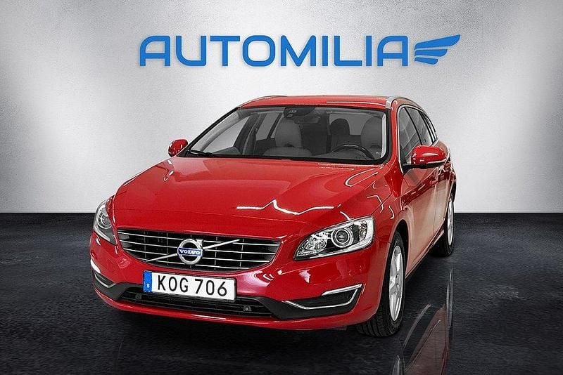 Röd Begagnad 2018 Volvo V60 Standard Kombi | 179 900 kr (Superpris) - Bild 1/4