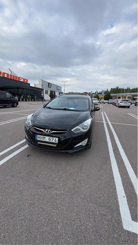 Svart Begagnad 2013 Hyundai i40 Kombi | 45 000 kr (Marknadspris) - Bild 1/4