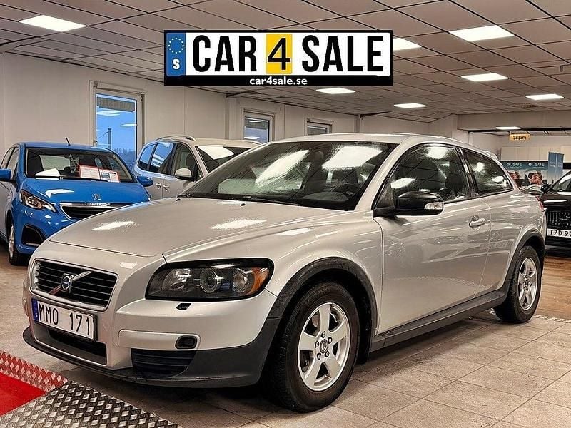Ljusgrå Begagnad 2007 Volvo C30 Kinetic Halvkombi | 39 900 kr (Marknadspris) - Bild 1/4