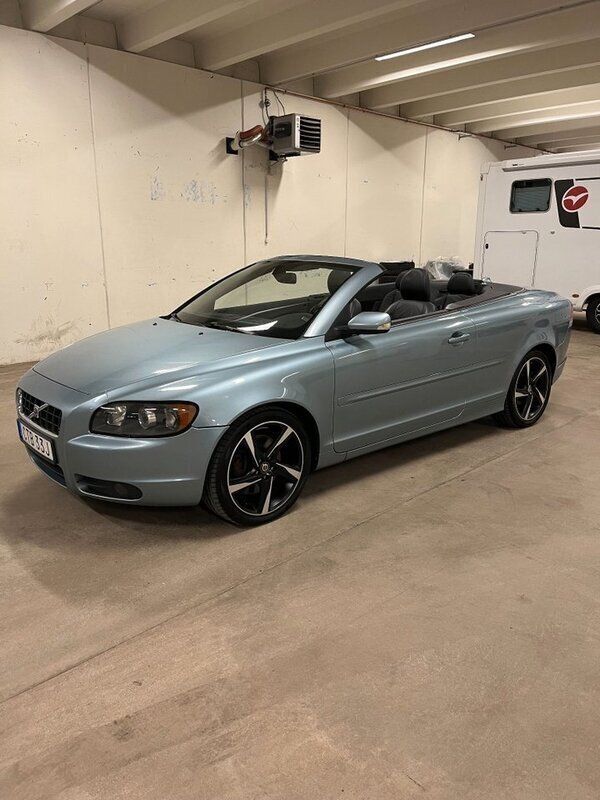Ljusblå Begagnad 2007 Volvo C70 Momentum Cab | 129 000 kr (Marknadspris) - Bild 1/4