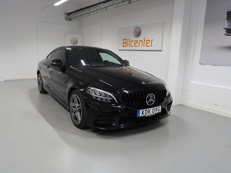 Svart Begagnad 2018 Mercedes C220 AMG line Sportkupé | 299 900 kr (Marknadspris) - Bild 1/3