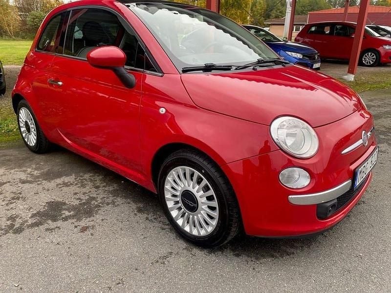 Röd Begagnad 2011 Fiat 500 Lounge Halvkombi | 65 900 kr (Marknadspris) - Bild 1/4