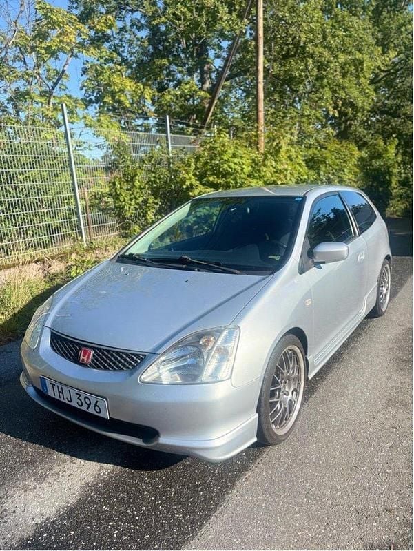 Silver Begagnad 2002 Honda Civic Type R Halvkombi | 92 000 kr - Bild 1/4