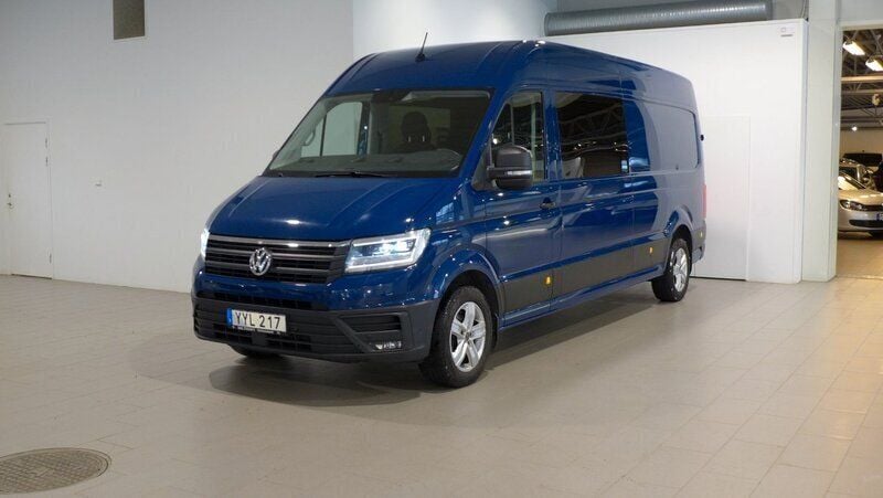 Mörkblå (deep ocean blue) Begagnad 2018 VW Crafter Van | 419 900 kr - Bild 1/4
