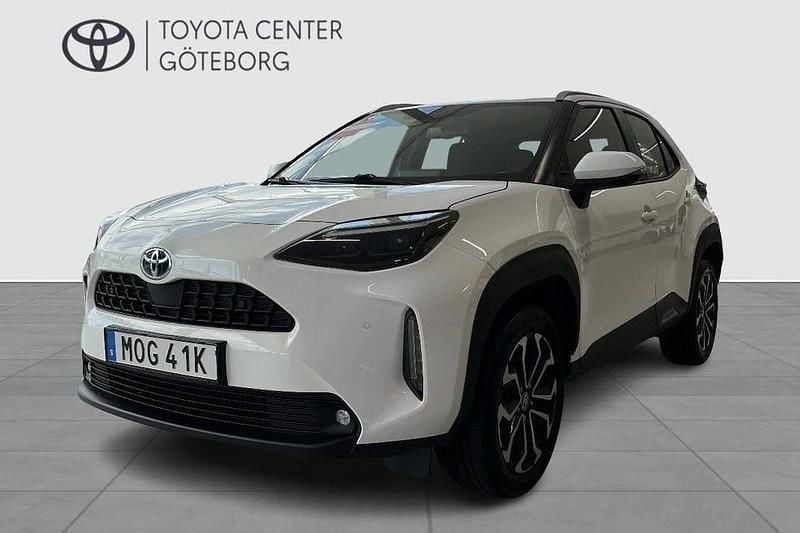 Vit Begagnad 2022 Toyota Yaris Hybrid Active SUV | 259 900 kr (Marknadspris) - Bild 1/3