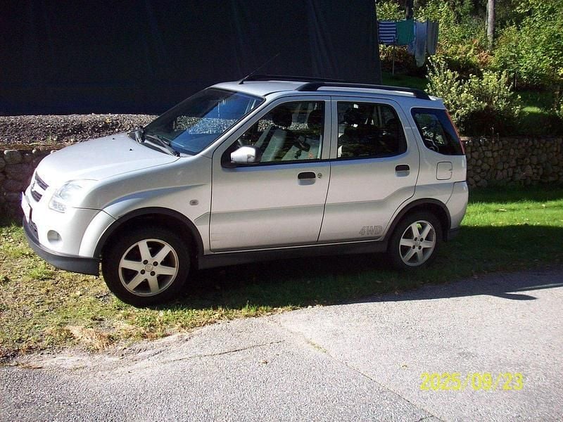 Silver Begagnad 2003 Suzuki Ignis Halvkombi | 32 500 kr - Bild 1/4