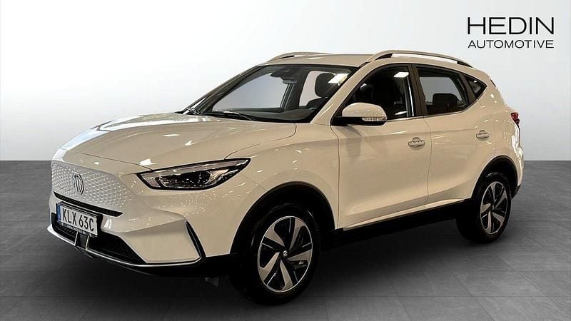 Vit (white) Begagnad 2022 MG ZS Comfort Sedan | 229 900 kr (Bra pris) - Bild 1/4