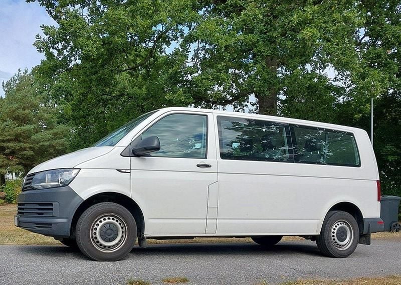 Vit Begagnad 2019 VW Caravelle Trendline Minibuss | 205 000 kr - Bild 1/1