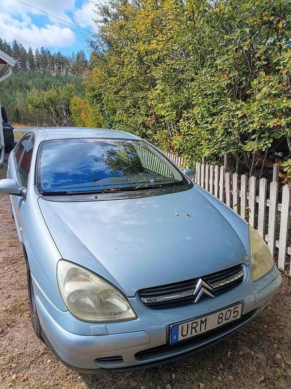 Silver Begagnad 2004 Citroën C5 Halvkombi | 13 000 kr (Marknadspris) - Bild 1/4