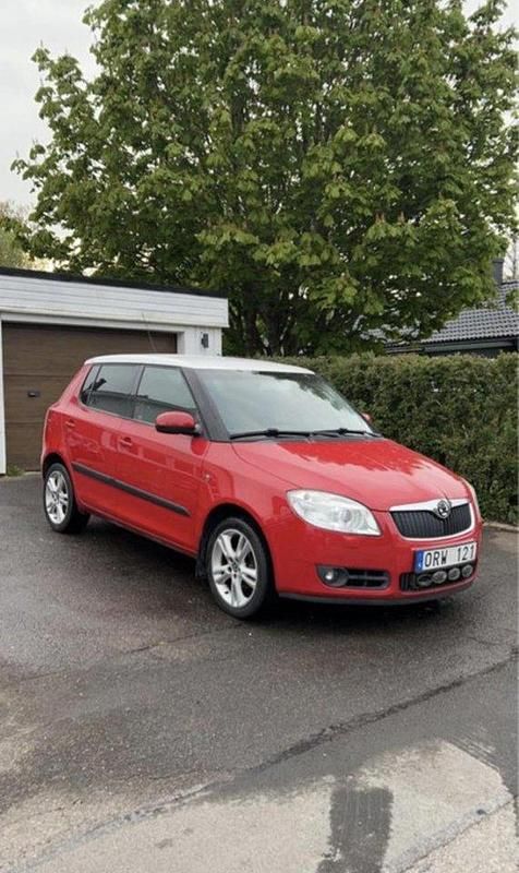 Röd Begagnad 2008 Skoda Fabia Halvkombi | 34 900 kr (Marknadspris) - Bild 1/4