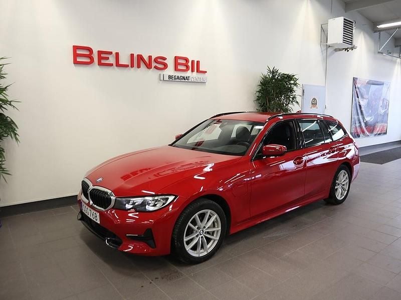 Begagnad BMW 330e Sport Line 184 HK (135 kW) 2022 Röd Kombi