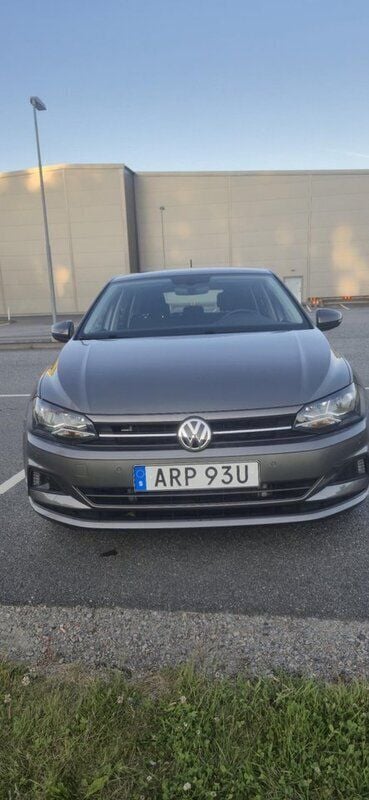 Grå Begagnad 2020 VW Polo Halvkombi | 180 000 kr (Marknadspris) - Bild 1/4