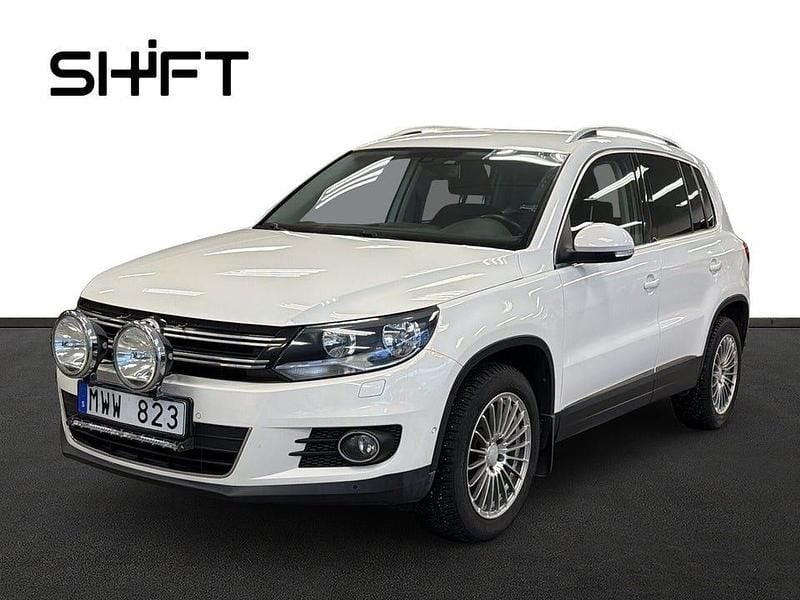 Vit Begagnad 2012 VW Tiguan Sportline SUV | 79 900 kr (Bra pris) - Bild 1/4