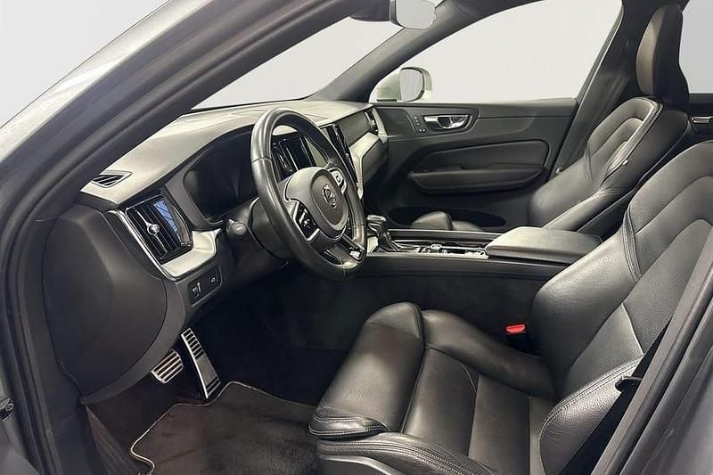 Begagnad Volvo XC60 R-Design 203 HK (149 kW) 2019 Grå SUV