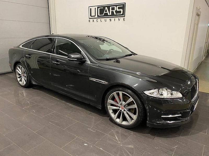 Mörkgrå Begagnad 2014 Jaguar XJ Sedan | 229 900 kr (Lite dyr) - Bild 1/4