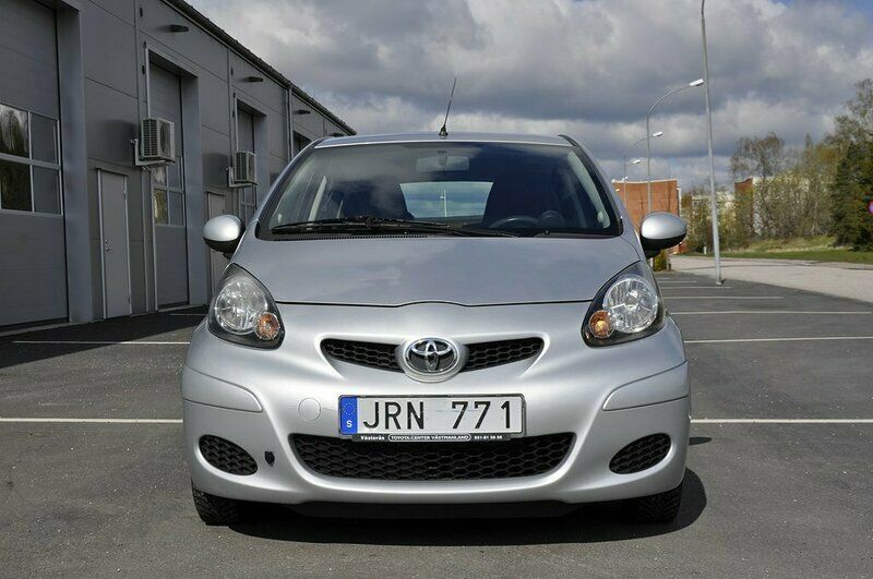 Begagnad Toyota Aygo 68 HK (50 kW) 2009 Silver Halvkombi