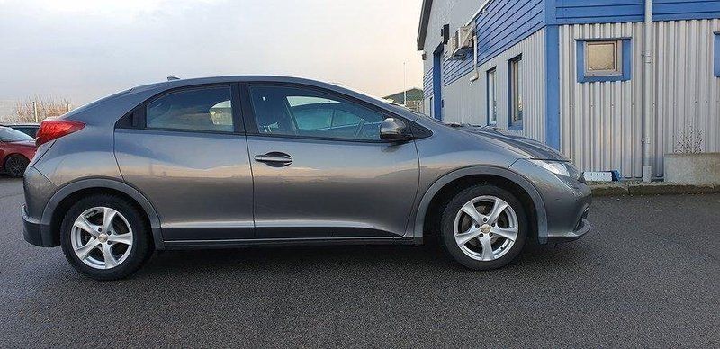 Begagnad Honda Civic 142 HK (104 kW) 2013 Ljusgrå Halvkombi