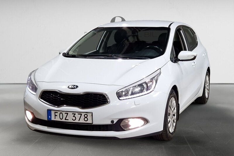 Vit Begagnad 2015 Kia Ceed Comfort Halvkombi | 69 900 kr (Bra pris) - Bild 1/3