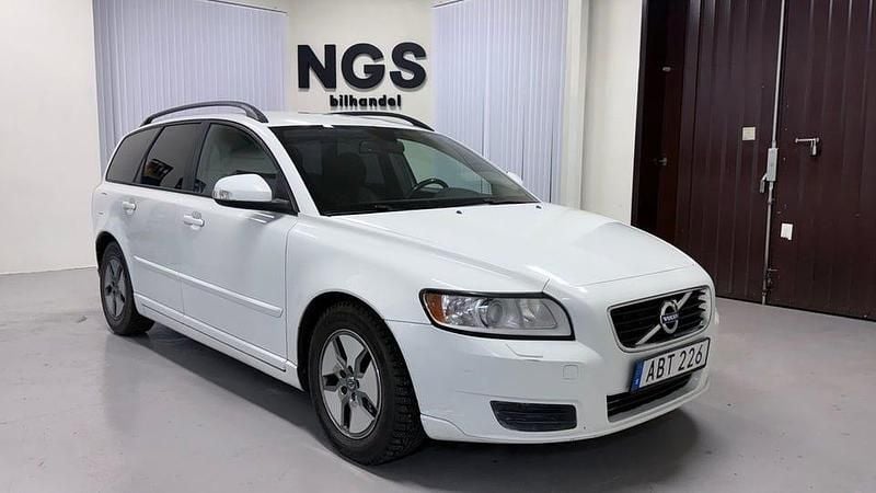 Begagnad Volvo V50 Drive Kinetic 116 HK (85 kW) 2011 Vit Kombi