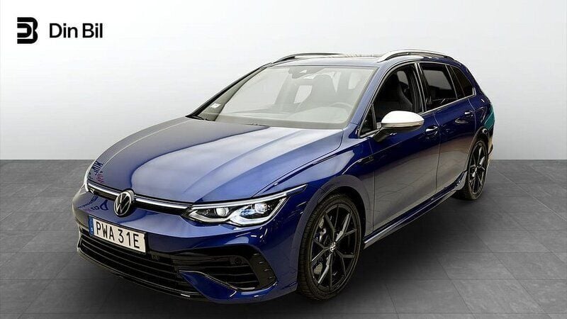 Mörkblå (blå) Begagnad 2023 VW Golf VIII R Kombi | 539 500 kr - Bild 1/4