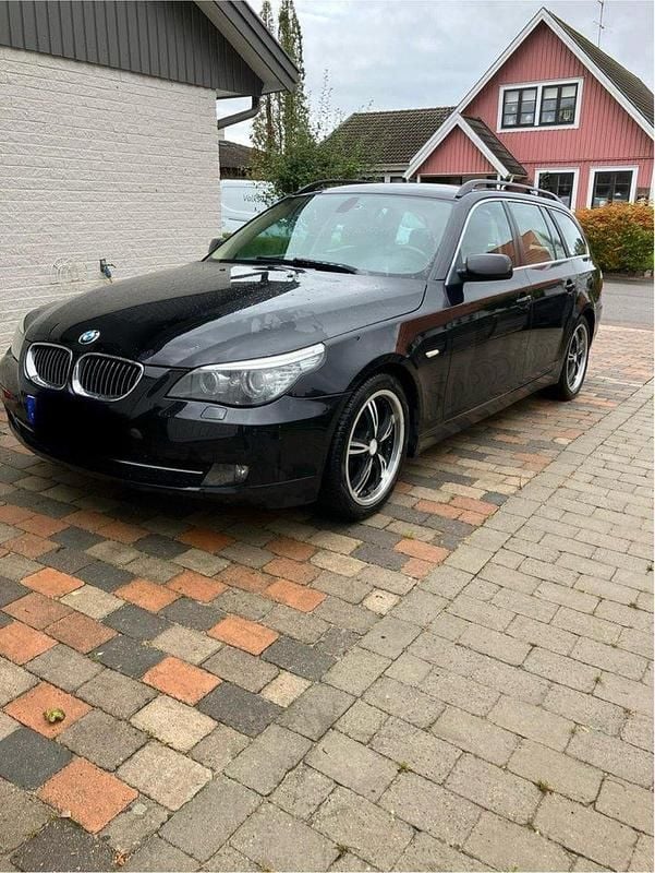 Svart Begagnad 2010 BMW 525 Kombi | 42 000 kr (Marknadspris) - Bild 1/4