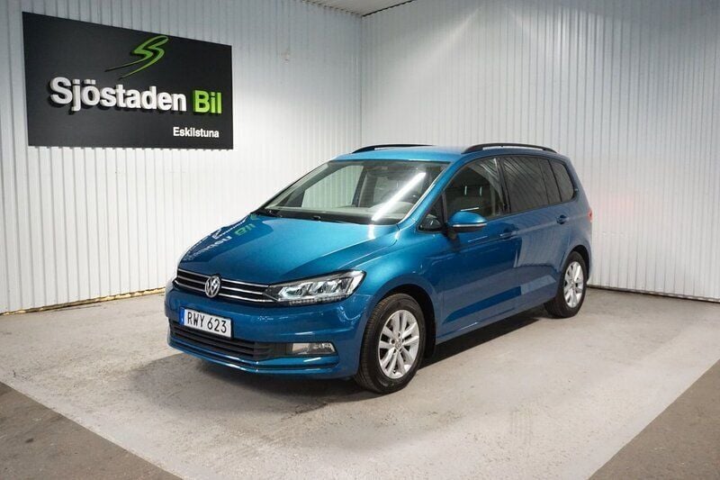 Blå Begagnad 2015 VW Touran Minibuss | 154 900 kr (Marknadspris) - Bild 1/2