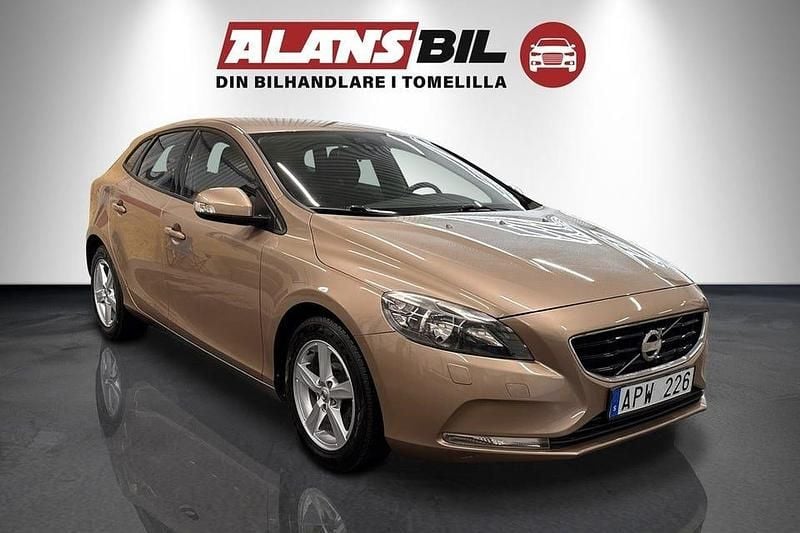 Begagnad Volvo V40 Kinetic 150 HK (110 kW) 2012 Brun Halvkombi