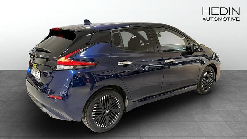 Begagnad Nissan Leaf N-Connecta 110 kW (150 HK) 2022 Blå Halvkombi