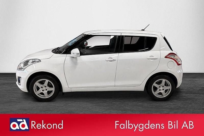 Begagnad Suzuki Swift 94 HK (69 kW) 2015 Vit Halvkombi