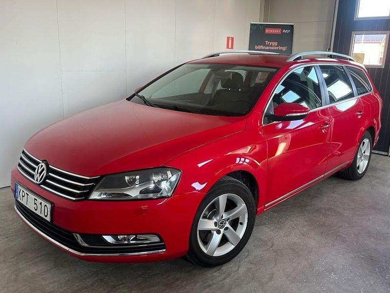 Röd Begagnad 2011 VW Passat Kombi | 94 900 kr (Marknadspris) - Bild 1/4