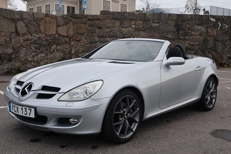 Silver Begagnad 2005 Mercedes SLK350 Cab | 114 900 kr (Bra pris) - Bild 1/4