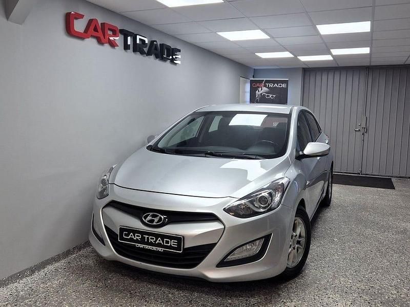 Silver Begagnad 2014 Hyundai i30 Sport Halvkombi | 59 900 kr (Marknadspris) - Bild 1/4