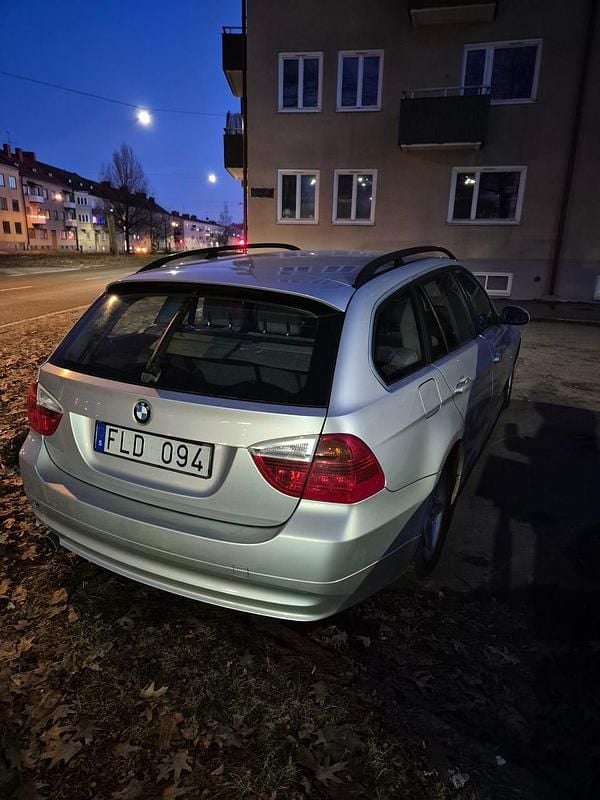 Begagnad BMW 320 150 HK (110 kW) 2007 Kombi