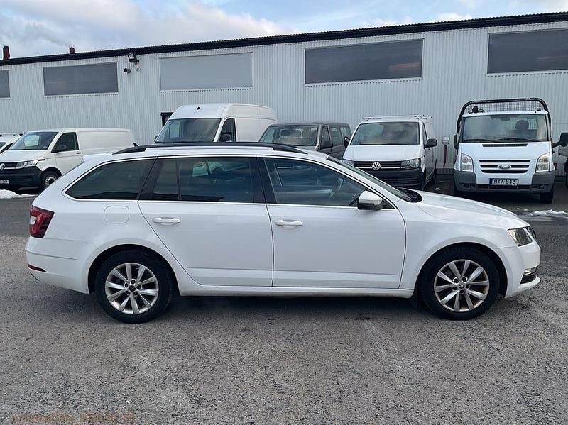 Begagnad Skoda Octavia G-TEC Ambition 131 HK (96 kW) 2019 Vit Kombi