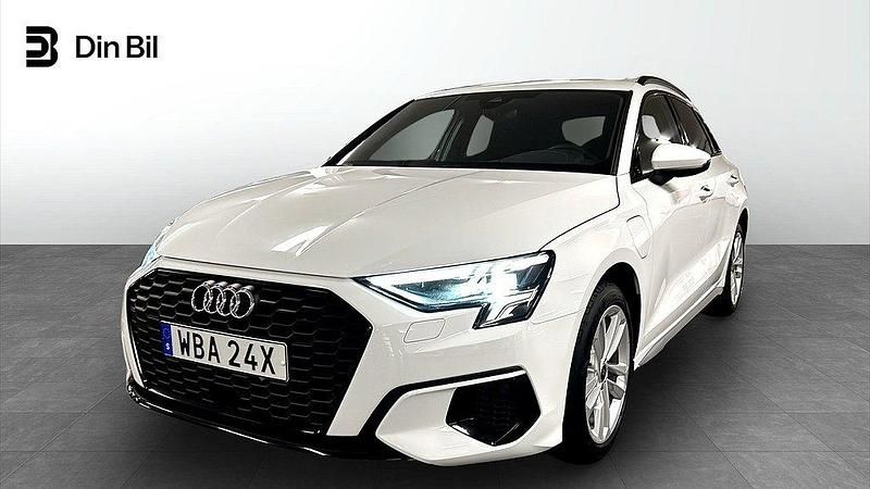 Vit Begagnad 2023 Audi A3 e-tron Advanced Halvkombi | 349 900 kr (Marknadspris) - Bild 1/3