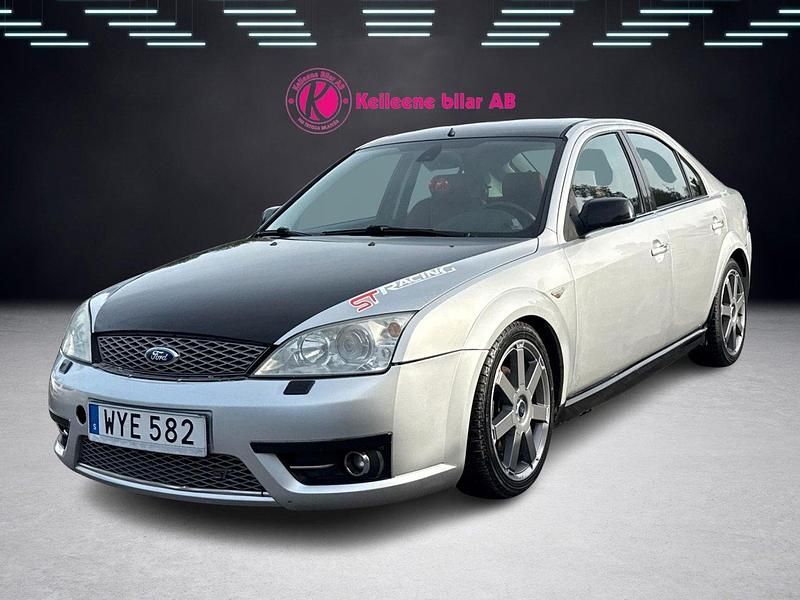 Silver Begagnad 2005 Ford Mondeo ST Halvkombi | 33 900 kr (Lite dyr) - Bild 1/4